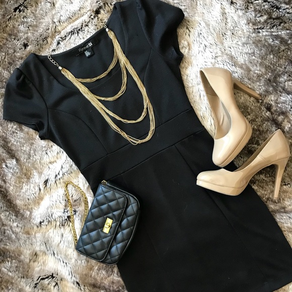 Forever 21 Dresses & Skirts - F21 Black Short Sleeve Dress